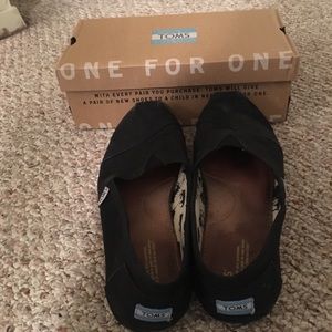 Black canvas toms